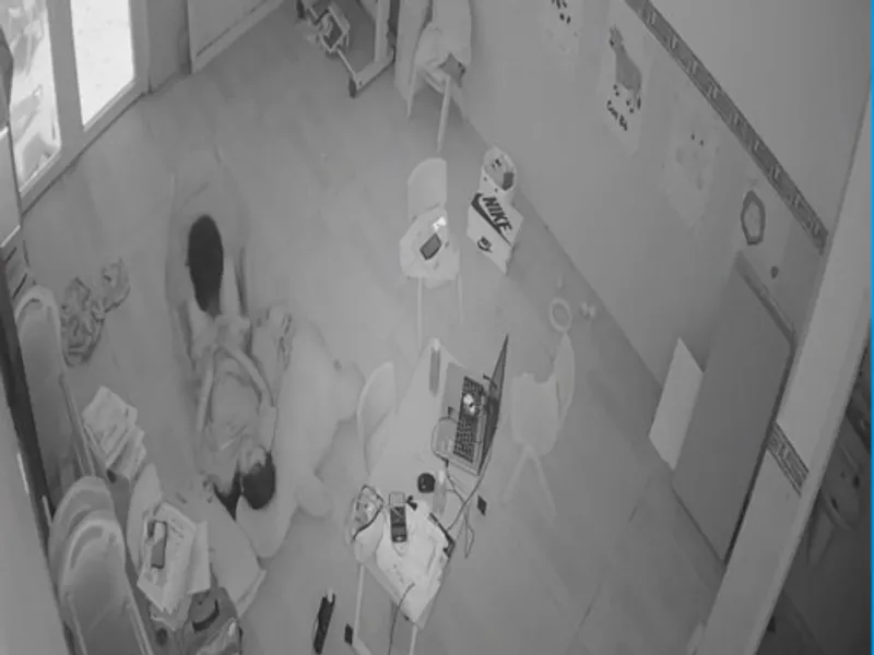 Lộ clip trả bài cùng em người yêu tại phòng khách