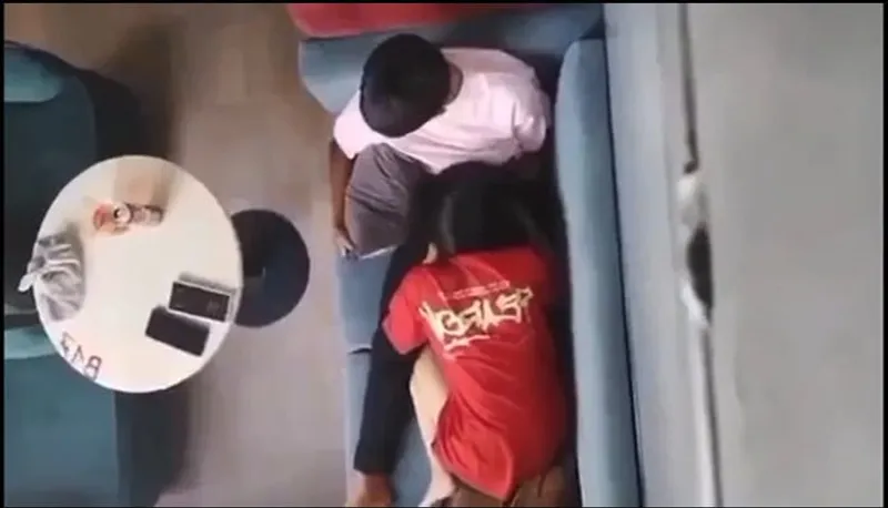 Quay lén nhân tình mút bú cho bồ nơi công cộng